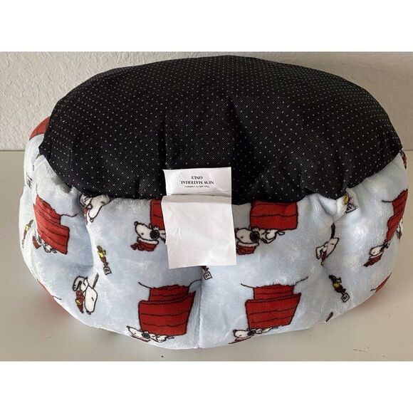 Peanuts Snoopy Small Dog Pet Cozy Cuddler Bed Christmas Doghouse 19 X 15 X 7” - Picture 12 of 13